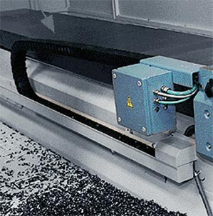 E2 tube cable carrier on a machine tool